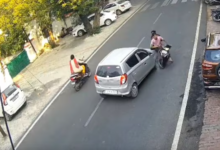 Photo of यूपी के झांसी में स्पीडिंग कार ने स्कूटर को ठोका, सीसीटीवी में कैद; 2 घायल, चालक फरार