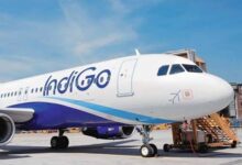 Photo of इंडिगो का संकट: 434 विमान, 10 हजार क्रू के बावजूद 200+ उड़ानें रद्द, देश की 60% फ्लाइट्स संभालने वाली एयरलाइन क्यों फंसी है?