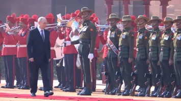 Photo of राष्ट्रपति भवन में रूसी राष्ट्रपति व्लादिमीर पुतिन को पूर्ण सैन्य सम्मान के साथ स्वागत