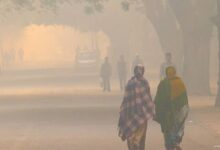 Photo of दिल्ली फिर सांसों के लिए परेशान: वायु गुणवत्ता ‘बहुत खराब’ श्रेणी में, तापमान लगातार गिर रहा