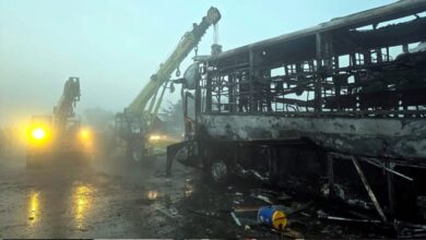 Photo of यमुना एक्सप्रेस-वे पर घने कोहरे से भयावह हादसा: छोटी बहस बनी 13 मौतों की वजह, बसें जलकर राख, अधजली लाशें और कंकाल निकले