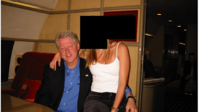 Photo of एपस्टीन फाइल्स में नई रिलीज: बिल क्लिंटन की पूल और हॉट टब फोटो वायरल, लेकिन कोई ‘क्लाइंट लिस्ट’ नहीं