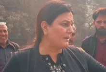Photo of दिल्ली: बीजेपी पार्षद रेणु चौधारी का विवादित बयान, विदेशी फुटबॉल कोच को धमकाया- ‘एक महीने में हिंदी सीखो वरना…’