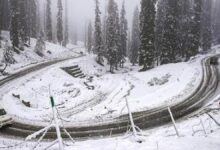 Photo of कश्मीर में हुई पहली बर्फबारी , घाटियां सफ़ेद चादर में तब्दील