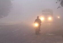 Photo of घने कोहरे के कारण ग्रेटर नोएडा एक्सप्रेसवे पर कई वाहनों की टक्कर हुई, कई लोग घायल