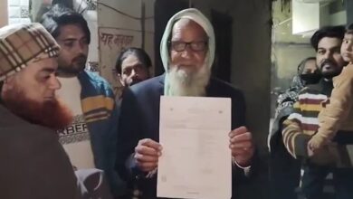 Photo of मृत समझे जा रहे शख्स की 28 साल बाद घर वापसी: SIR दस्तावेजों के लिए लौटे शरीफ