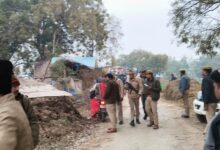 Photo of प्रयागराज में सनसनीखेज ट्रिपल मर्डर: 10 बिस्वा जमीन के लिए बेटे ने पिता, बहन और भांजी को कुल्हाड़ी से काटा, शव कुएं में फेंके