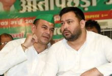 Photo of लिफ्ट में तेजस्वी-तेजप्रताप की ‘ठंडी’ मुलाकात: एक शब्द नहीं बोले, तिरछी नजरों से देखा, परिवार में दरार साफ