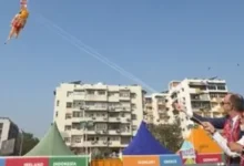 Photo of पीएम मोदी और जर्मन चांसलर फ्रेडरिक मेर्ज़ ने अहमदाबाद में उड़ाई भगवान हनुमान वाली पतंग, अंतरराष्ट्रीय पतंग महोत्सव में दिखाई दोस्ती