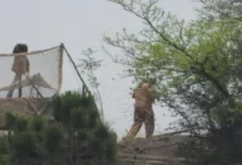 Photo of पाकिस्तान की घबराहट बढ़ी: LoC पर नई डिफेंसिव संरचनाएं और मानव ढाल का इस्तेमाल