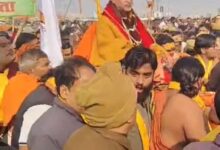 Photo of प्रयागराज माघ मेला में मौनी अमावस्या पर तनाव: शंकराचार्य अविमुक्तेश्वरानंद ने स्नान से किया इनकार, समर्थकों पर मारपीट के आरोप