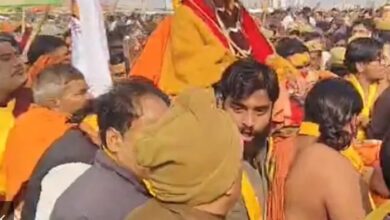 Photo of प्रयागराज माघ मेला में मौनी अमावस्या पर तनाव: शंकराचार्य अविमुक्तेश्वरानंद ने स्नान से किया इनकार, समर्थकों पर मारपीट के आरोप