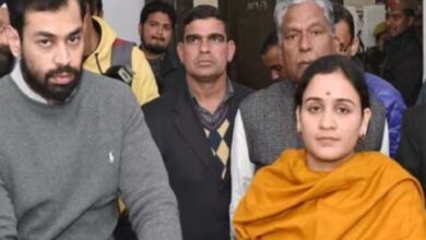 Photo of प्रतीक यादव-अपर्णा यादव तलाक की खबर: मुलायम परिवार में बड़ा विवाद, इंस्टाग्राम पर लगाए गंभीर आरोप