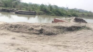 Photo of कोरबा में हैरान करने वाली चोरी: 40 साल पुराना 10 टन लोहे का पुल रातों-रात गायब, 5 गिरफ्तार