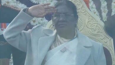 Photo of राष्ट्रपति मुर्मू ने कार्तव्य पथ पर तिरंगा फहराया: 77वें गणतंत्र दिवस की शुरुआत, EU नेताओं की मौजूदगी