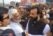 Photo of महोबा में हंगामा: जलशक्ति मंत्री का काफिला रोका, विधायक-समर्थकों से झड़प, मंत्री बोले- ‘लापरवाही मिली तो अफसर निलंबित’