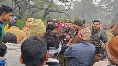 Photo of मेरठ: दुष्कर्म पीड़िता की मौत, गांव सील, मीडिया प्रवेश पर रोक