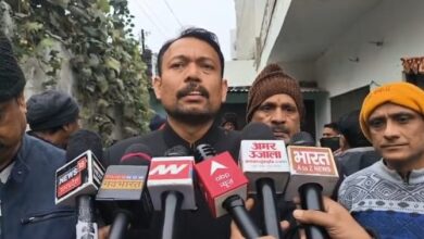 Photo of बरेली: इस्तीफे के बाद घर लौटे अलंकार अग्निहोत्री, समर्थकों ने लगाए ‘शेर आया’ के नारे