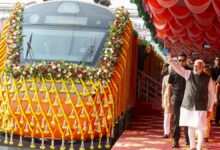 Photo of प्रधानमंत्री मोदी ने मालदा में भारत की पहली वंदे भारत स्लीपर ट्रेन को हरी झंडी दिखाकर रवाना किया