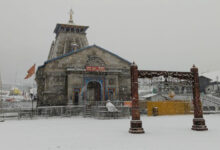 Photo of उत्तराखंड : पहली बर्फबारी ने मसूरी को मंत्रमुग्ध किया ; केदारनाथ में दो फीट से ज्यादा बर्फ पड़ी