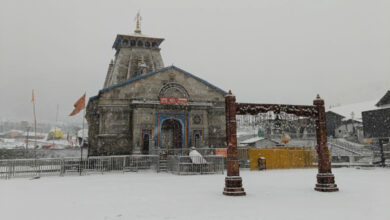 Photo of उत्तराखंड : पहली बर्फबारी ने मसूरी को मंत्रमुग्ध किया ; केदारनाथ में दो फीट से ज्यादा बर्फ पड़ी