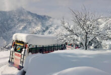 Photo of कश्मीर में ताजा बर्फबारी से सड़क और रेल यातायात बाधित
