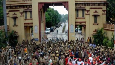 Photo of बनारस हिंदू विश्वविद्यालय के छात्रावास में हिंसा भड़की ,30-40 छात्रों ने हमला किया