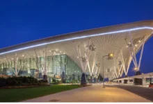 Photo of बेंगलुरु: एयरपोर्ट पर पुरुषों के शौचालय में दक्षिण कोरियाई महिला से यौन उत्पीड़न करने के आरोप में कर्मचारी गिरफ्तार