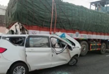 Photo of कर्नाटक : तुमकुरु जिले के पास खड़ी ट्रक में कार की टक्कर से तीन लोगों की मौत