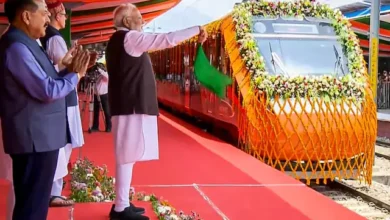Photo of प्रधानमंत्री मोदी ने मालदा में भारत की पहली वंदे भारत स्लीपर ट्रेन को हरी झंडी दिखाकर रवाना किया