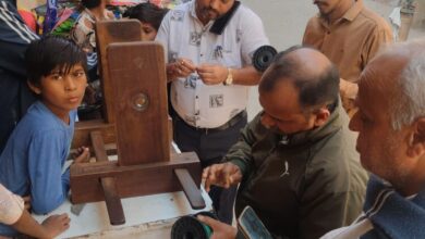 Photo of अवैध चाइनीज़ मांझा व्यापर पर अंकुश लगाने के लिए पीलीभीत में पतंग की दुकानो पर छापेमारी
