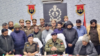 Photo of अलीगढ़ पुलिस की बड़ी सफलता: शेयर मार्केट ठगी गैंग का भंडाफोड़, 12 साइबर ठग गिरफ्तार
