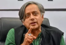 Photo of शशि थरूर का विटी अंदाज फिर छाया, प्रियंका चोपड़ा के साथ मंच साझा न करने पर कसी मजाकिया टिप्पणी