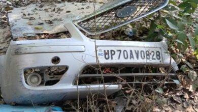 Photo of रायबरेली में दिल दहला देने वाला हादसा: अनियंत्रित कार पेड़ से टकराई, खड्ड में पलटी; पिता-पुत्र और मामा की मौके पर मौत