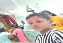 Photo of गोरखपुर में दर्दनाक हादसा: खुले नाले में गिरा बच्चा, सरिया पेट में धंसने से मौत