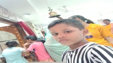 Photo of गोरखपुर में दर्दनाक हादसा: खुले नाले में गिरा बच्चा, सरिया पेट में धंसने से मौत