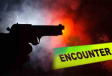 Photo of सोनभद्र: 25 हजार इनामी बदमाश से पुलिस मुठभेड़, गोलीबारी में घायल, कोतवाली प्रभारी बाल-बाल बचे