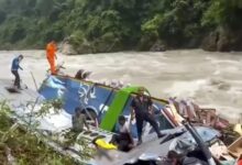 Photo of नेपाल में भीषण बस हादसा: त्रिशूली नदी में गिरी पोखरा-काठमांडू बस, 19 की मौत, 25 घायल