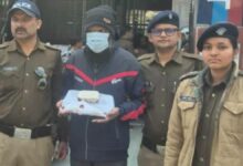 Photo of हल्द्वानी में एक घर से अवैध हथियारों का जखीरा मिलने के बाद एक व्यक्ति को गिरफ्तार किया गया