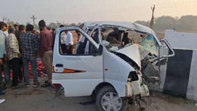 Photo of गुजरात में कार के डिवाइडर से टकराने से पांच लोगों की मौत हो गई और छह अन्य घायल