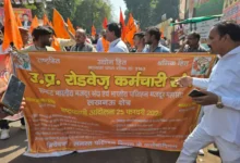 Photo of लखनऊ में रोडवेज के संविदा कर्मचारियों का आंदोलन, 13 मांगों को लेकर विरोध प्रदर्शन