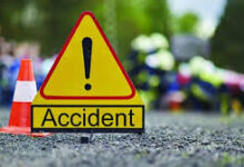 Photo of बेंगलुरु में तेज रफ्तार कार डिवाइडर पार कर बस से टकराई, पांच लोगों की मौत