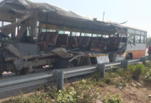 Photo of उन्नाव में भीषण हादसा: लखनऊ-आगरा एक्सप्रेसवे पर दो रोडवेज बसें ट्रक से टकराईं, 3 मौतें, 31 घायल