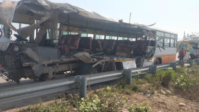 Photo of उन्नाव में भीषण हादसा: लखनऊ-आगरा एक्सप्रेसवे पर दो रोडवेज बसें ट्रक से टकराईं, 3 मौतें, 31 घायल