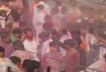 Photo of यूपी में होली की जबरदस्त धूम: मथुरा, काशी, अयोध्या रंगों में डूबे, निकलीं मस्ती भरी टोलियां