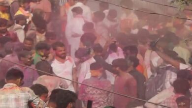 Photo of यूपी में होली की जबरदस्त धूम: मथुरा, काशी, अयोध्या रंगों में डूबे, निकलीं मस्ती भरी टोलियां