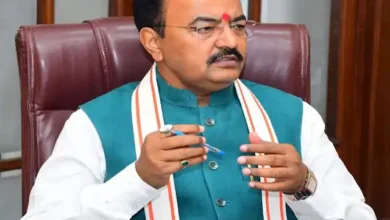 Photo of यूपी: डिप्टी सीएम केशव प्रसाद मौर्य के हेलीकॉप्टर की इमरजेंसी लैंडिंग, केबिन में भर गया धुआं; बाल-बाल बचे