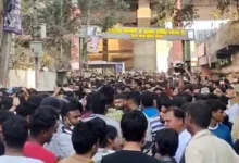 Photo of दिल्ली के उत्तम नगर में होली वॉटर बैलून विवाद: एक युवक की मौत, प्रदर्शन और तनाव