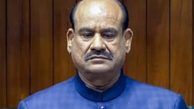 Photo of विपक्ष जुटा पाएगा बहुमत? लोकसभा अध्यक्ष ओम बिरला के खिलाफ अविश्वास प्रस्ताव पर चर्चा संभव, लेकिन गणित NDA के पक्ष में