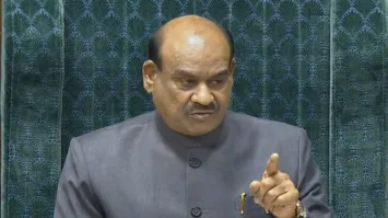 Photo of लोकसभा में बड़ा फैसला: 8 विपक्षी सांसदों की निलंबन रद्द, स्पीकर बोले- प्लेकार्ड और AI-जनरेटेड तस्वीरें न दिखाएं